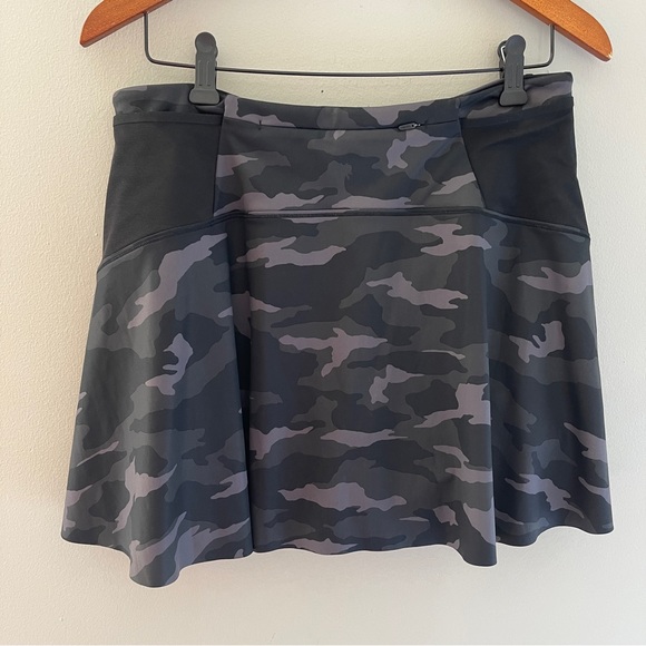 Athleta Black Match Point Printed Skort in Supersonic Size Medium NWT - Picture 5 of 7